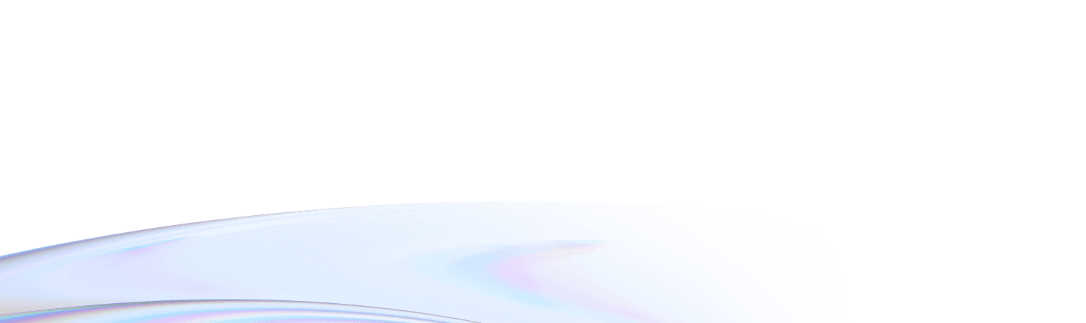 Jasne, opalizujące tło w formie zakrzywionych linii z delikatnymi smugami w odcieniach błękitu i różu, na białym tle